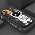 Capinha Anti Choque Astronauta Matte para iPhone