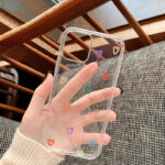 Capinha Transparente Corações Antichoque para iPhone