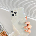 Capinha Holográfica Coração Flor Transparente para iPhone