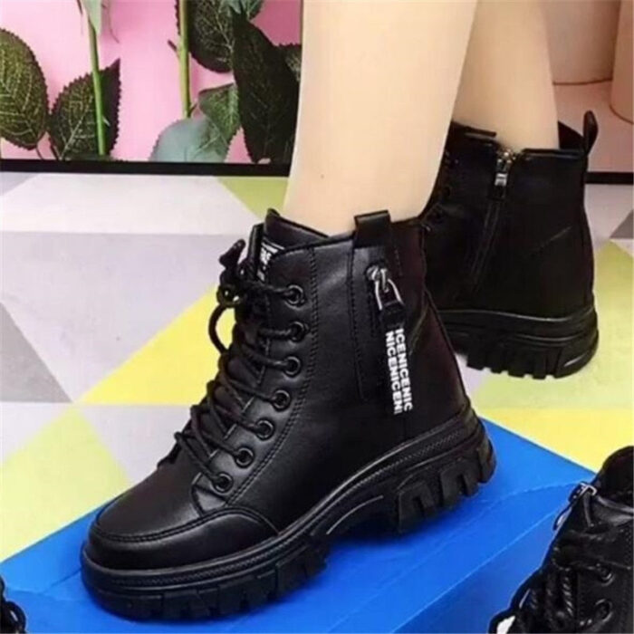 Bota Feminina Coturno Preto Blogueira Tendência Tratorada - vipzio