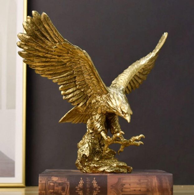 Escultura Águia Dourada - vipzio