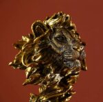 Escultura Leão Dourado em Face 32x19cm - vipzio