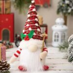 O Gnomo de Natal com LED de 30 cm traz um toque do folclore nórdico, iluminando sua decoração festiva com charme e protecção. Com um design adorável e detalhes iluminados, esse gnomo é perfeito para aditar um toque mágico à sua morada durante as festas de termo de ano.