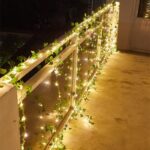 Esta vegetal decorativa com iluminação LED da VipZio traz vida, cor e fulgor ao seu espaço, criando um verdadeiro refúgio de tranquilidade. As luzes LED suaves proporcionam uma atmosfera acolhedora, integrando a serenidade da natureza à sua decoração com um toque moderno e elegante.