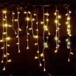 Levante varal de luzes natalinas de 5 metros traz um toque mágico à sua decoração festiva. Com uma iluminação sumptuoso e encantadora, ele é perfeito para iluminar ambientes internos e externos, criando uma atmosfera acolhedora e festiva para as celebrações.