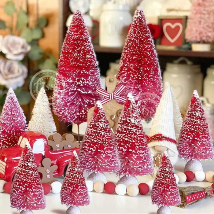 O Mini Árvore de Natal em Pinho para Decoração de Mesa é perfeito para fabricar pequenos cenários festivos e juntar um toque encantador à sua decoração de Natal. Com oito peças de tamanhos diferentes, essas árvores de pinho em miniatura são ideais para mesas, prateleiras e outros espaços, trazendo o espírito natalino para qualquer envolvente.