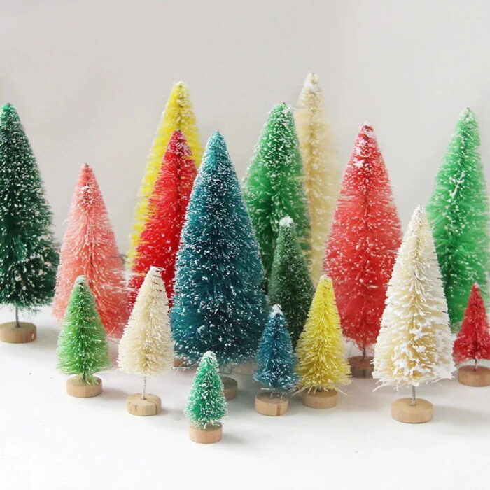 O Mini Árvore de Natal em Pinho para Decoração de Mesa é perfeito para fabricar pequenos cenários festivos e juntar um toque encantador à sua decoração de Natal. Com oito peças de tamanhos diferentes, essas árvores de pinho em miniatura são ideais para mesas, prateleiras e outros espaços, trazendo o espírito natalino para qualquer envolvente.