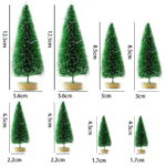 O Mini Árvore de Natal em Pinho para Decoração de Mesa é perfeito para fabricar pequenos cenários festivos e juntar um toque encantador à sua decoração de Natal. Com oito peças de tamanhos diferentes, essas árvores de pinho em miniatura são ideais para mesas, prateleiras e outros espaços, trazendo o espírito natalino para qualquer envolvente.