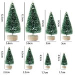 O Mini Árvore de Natal em Pinho para Decoração de Mesa é perfeito para fabricar pequenos cenários festivos e juntar um toque encantador à sua decoração de Natal. Com oito peças de tamanhos diferentes, essas árvores de pinho em miniatura são ideais para mesas, prateleiras e outros espaços, trazendo o espírito natalino para qualquer envolvente.