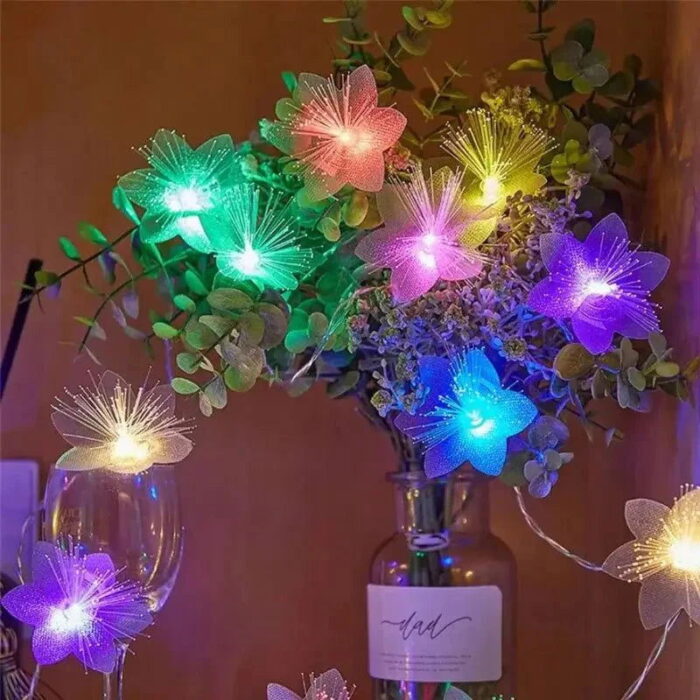 O Cordão de Luz Natalino com Flores Delicadas adiciona um toque privativo e encantador à sua decoração de Natal. Cada lâmpada é decorada com uma flor refinada, criando uma iluminação suave e acolhedora, perfeita para gerar uma atmosfera mágica e única. Deixe a magia do Natal envolver sua lar com nascente elegante e festivo cordão de luzes.