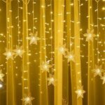 O Varal Seduzido de Luzes com Flocos de Neve VipZio traz toda a magia do inverno para sua decoração natalina. Com flocos de neve delicados que emitem uma luz suave, esse varal cria uma atmosfera acolhedora e encantadora, perfeita para envolver seu envolvente no clima festivo do Natal.