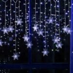 O Varal Seduzido de Luzes com Flocos de Neve VipZio traz toda a magia do inverno para sua decoração natalina. Com flocos de neve delicados que emitem uma luz suave, esse varal cria uma atmosfera acolhedora e encantadora, perfeita para envolver seu envolvente no clima festivo do Natal.