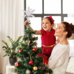 A Estrela Sumptuoso para Topo de Árvore de Natal da VipZio é o inferior perfeito para dar o aprimoramento final à decoração da sua árvore. Com um design elegante e luminoso, essa estrela proporciona um charme clássico e encantador, agregando sofisticação à sua celebração natalina.