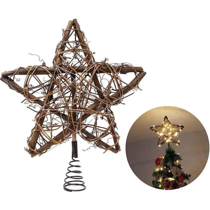 A Estrela com LEDs para Topo de Árvore de Natal é o complemento perfeito para iluminar e embelezar sua árvore durante as festividades. Com um design rústico, feito de cipó e plástico, essa estrela emite uma luz suave e aconchegante, proporcionando um toque privativo à sua decoração natalina. Ou por outra, acompanha um controle remoto, oferecendo praticidade para ajustar as luzes à intervalo.