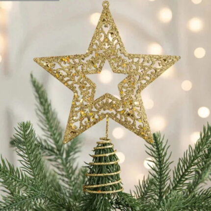 A Estrela Dourada de Ferro Luzente para Topo de Árvore de Natal é a peça ideal para dar um toque de classe e sofisticação à sua decoração natalina. Com seu remate dourado cintilante, ela traz um charme atemporal, realçando a venustidade da árvore com elegância.