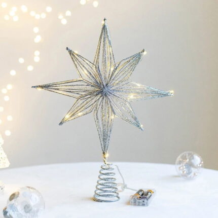 A Estrela de LED para Topo de Árvore de Natal é o toque final ideal para sua decoração natalina, criando uma atmosfera encantadora e acolhedora. Com um design sofisticado e luzes LED integradas, ela proporciona um luz próprio, destacando ainda mais a formosura da sua árvore durante as festividades.