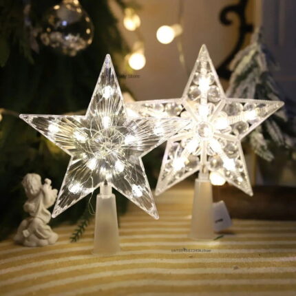 A Estrela de Topo de Árvore de Natal com Luzes LED é o pormenor perfeito para iluminar e embelezar sua árvore neste Natal. Fabricada em acrílico de subida qualidade e equipada com lâmpadas LED, ela emite um fulgor suave e hospitaleiro, criando uma atmosfera encantadora para as celebrações de termo de ano.