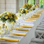 Os guardanapos de cetim da risca VipZio são a escolha perfeita para dar um toque de sofisticação e elegância à sua mesa de jantar. Com um retoque impecável, eles são confeccionados em cetim de subida qualidade, proporcionando um visual refinado e hospitaleiro para suas refeições.