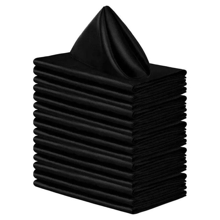 Os guardanapos de cetim da risca VipZio são a escolha perfeita para dar um toque de sofisticação e elegância à sua mesa de jantar. Com um retoque impecável, eles são confeccionados em cetim de subida qualidade, proporcionando um visual refinado e hospitaleiro para suas refeições.