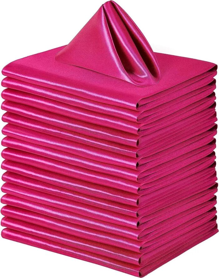 Os guardanapos de cetim da risca VipZio são a escolha perfeita para dar um toque de sofisticação e elegância à sua mesa de jantar. Com um retoque impecável, eles são confeccionados em cetim de subida qualidade, proporcionando um visual refinado e hospitaleiro para suas refeições.