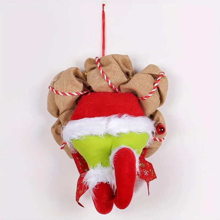 A Guirlanda de Natal com Pernas de Duende VipZio é a escolha perfeita para aditar um toque de diversão e originalidade à sua decoração natalina. Com detalhes em juta e as adoráveis pernas de duende que pendem da guirlanda, ela une o charme clássico do Natal com um toque de bom humor. Produzida com materiais resistentes, porquê algodão e poliéster, é ideal para decorar portas, paredes e entradas.