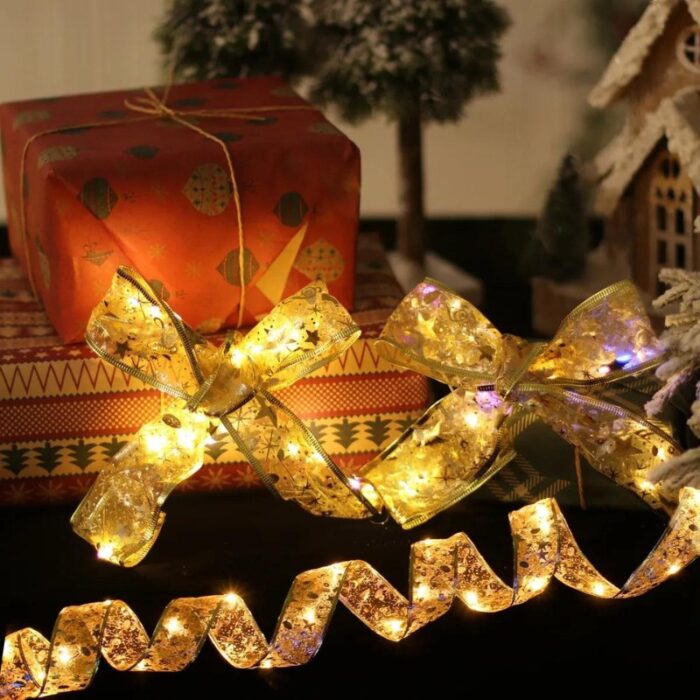 A Fita LED Decorativa Iluminada para Árvore de Natal VipZio transforma sua árvore em uma exibição cintilante e encantadora, trazendo a núcleo e o feitiço do Natal para seu lar. Deixe sua árvore radiante e crie uma atmosfera acolhedora e festiva.
