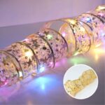 A Fita LED Decorativa Iluminada para Árvore de Natal VipZio transforma sua árvore em uma exibição cintilante e encantadora, trazendo a núcleo e o feitiço do Natal para seu lar. Deixe sua árvore radiante e crie uma atmosfera acolhedora e festiva.