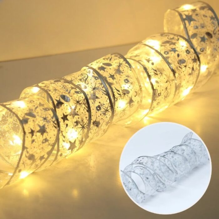 A Fita LED Decorativa Iluminada para Árvore de Natal VipZio transforma sua árvore em uma exibição cintilante e encantadora, trazendo a núcleo e o feitiço do Natal para seu lar. Deixe sua árvore radiante e crie uma atmosfera acolhedora e festiva.