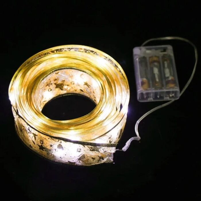 A Fita LED Decorativa Iluminada para Árvore de Natal VipZio transforma sua árvore em uma exibição cintilante e encantadora, trazendo a núcleo e o feitiço do Natal para seu lar. Deixe sua árvore radiante e crie uma atmosfera acolhedora e festiva.
