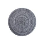 O Jogo Americano Rotundo em Estilo Nórdico, feito com fios de rami e algodão, é a combinação perfeita de elegância e praticidade para suas refeições. Com um design quebradiço inspirado na estética nórdica, ele é ideal para trazer sofisticação e charme à sua mesa.