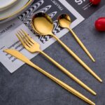 O Faqueiro Sofisticado 24 Peças Aço Inoxidável VipZio é um conjunto refinado e completo, ideal para atender às suas necessidades em ocasiões especiais. Com um design elegante e ergonômico, leste faqueiro combina com diferentes estilos de decoração, proporcionando venustidade, praticidade e conforto à sua mesa.
