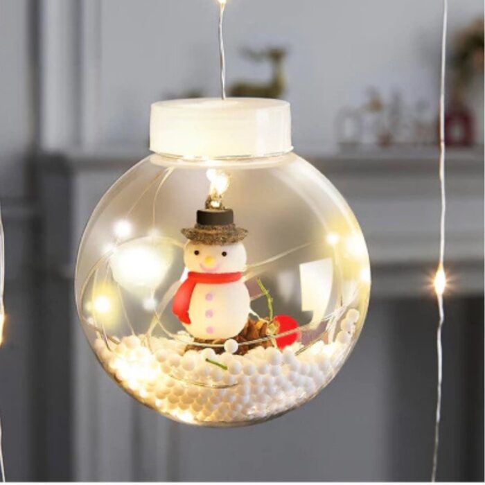 O Varal de Luzes Decorativas de Natal VipZio proporciona uma iluminação suave e encantadora, com pequenas bolinhas decorativas que capturam o espírito natalino. Fabricado com materiais de subida duração, cada lâmpada cria um envolvente hospitaleiro e vibrante, ideal para realçar a magia das festas de término de ano.