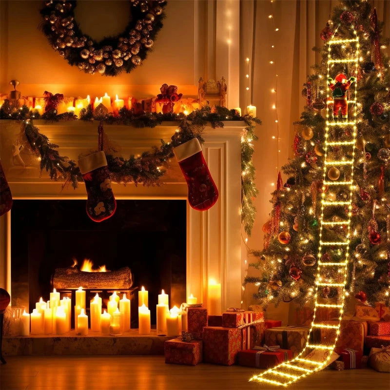 A Decoração Natalina VipZio com o Papai Noel Subindo a Escada é um item encantador que traz o clima festivo do Natal para qualquer envolvente. Com uma escada iluminada por luzes LED de tom quente, esse enfeite cria um efeito visual esplêndido, perfeito para decorar sua mansão ou espaço mercantil durante as celebrações de término de ano.