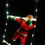 A Decoração Natalina VipZio com o Papai Noel Subindo a Escada é um item encantador que traz o clima festivo do Natal para qualquer envolvente. Com uma escada iluminada por luzes LED de tom quente, esse enfeite cria um efeito visual esplêndido, perfeito para decorar sua mansão ou espaço mercantil durante as celebrações de término de ano.