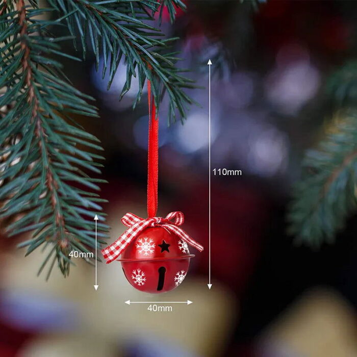 Os Pingentes de Metal com Sinos e Flocos de Neve para Árvore de Natal VipZio são a escolha ideal para trazer um charme clássico e festivo à sua decoração natalina. Com um design encantador que combina sinos e flocos de neve, esses pingentes metálicos criam um visual elegante e sofisticado, perfeitos para enfeitar sua árvore de Natal ou outros espaços da sua casa.