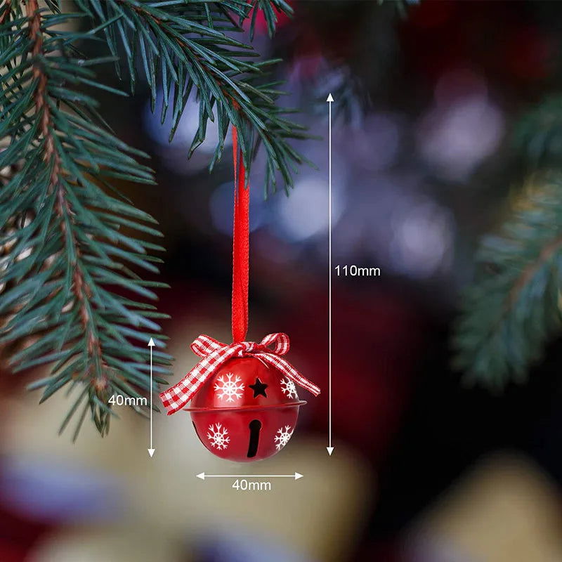 Os&nbsp;Pingentes de Metal com Sinos e Flocos de Neve para Árvore de Natal VipZio&nbsp;são a escolha ideal para trazer um charme clássico e festivo à sua decoração natalina. Com um design encantador que combina sinos e flocos de neve, esses pingentes metálicos criam um visual elegante e sofisticado, perfeitos para enfeitar sua árvore de Natal ou outros espaços da sua casa.