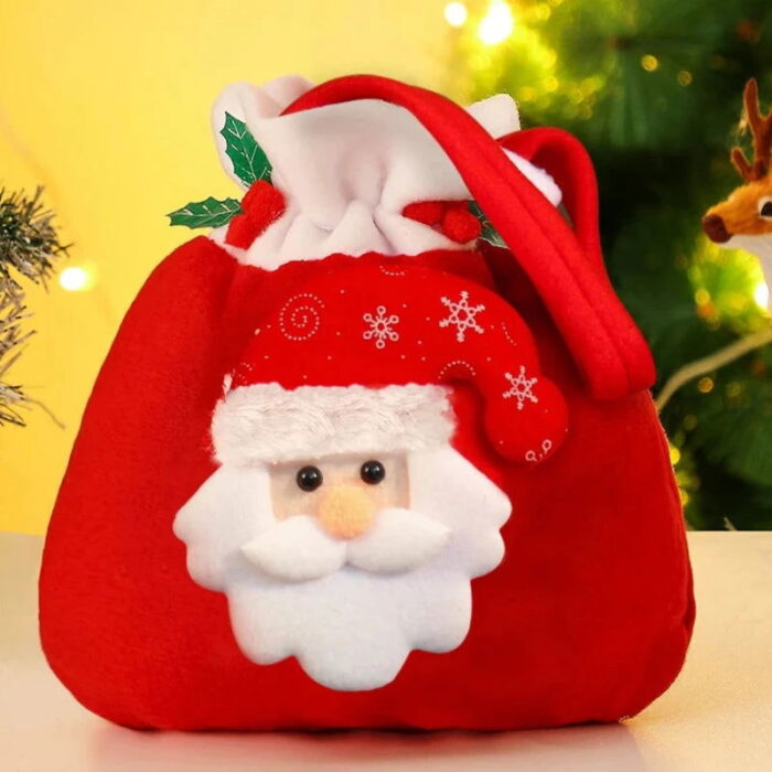 A Sacola com Cordão para Presentes Natalinos VipZio é a opção ideal para tornar a troca de presentes mais charmosa e sofisticada neste Natal. Confeccionadas em flanela suave, essas sacolas têm praticidade e estilo, tornando o momento de apresentar ainda mais útil
