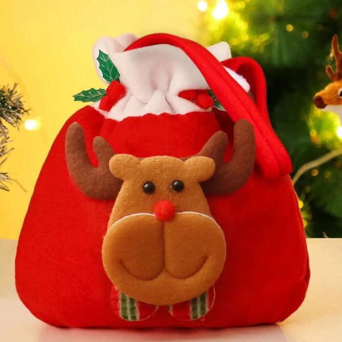 A Sacola com Cordão para Presentes Natalinos VipZio é a opção ideal para tornar a troca de presentes mais charmosa e sofisticada neste Natal. Confeccionadas em flanela suave, essas sacolas têm praticidade e estilo, tornando o momento de apresentar ainda mais útil