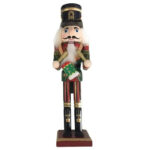O Soldado Quebra-Nozes Natalino de 30cm em Madeira VipZio traz um toque clássico e charmoso para a sua decoração de Natal. Inspirado na tradição do Quebra-Nozes, leste ornamento em madeira é uma peça atemporal que eleva a celebração das festas de término de ano com estilo e elegância.